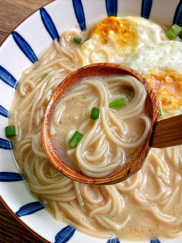 颜小厨|女儿经常点名要吃这早餐，简单一煮，5分钟就上桌，营养又美味