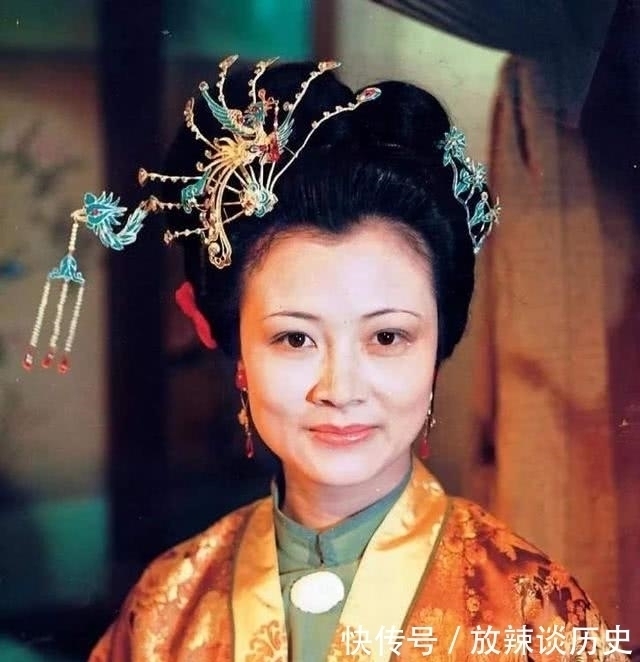 偶然|焦大作为贾府功臣,为何却落个被塞马粪的下场?尤氏偶然说出真相