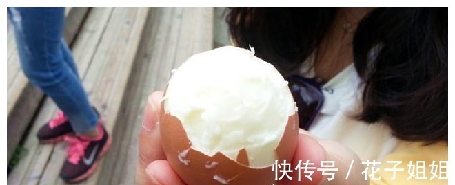 维煮鸡蛋时加点它就行,鸡蛋不开裂还自动脱壳,吃起来更香更嫩!