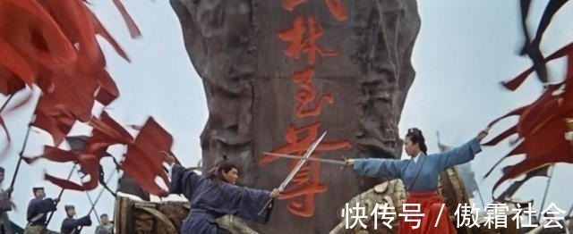 九阴真经&同样练九阴白骨爪,为何黄衫女能秒杀周芷若?周伯通说出了原因