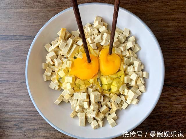 搅拌均匀|越吃越瘦的一种蔬菜,遇到我会买10斤,切碎调成包子馅,太香了