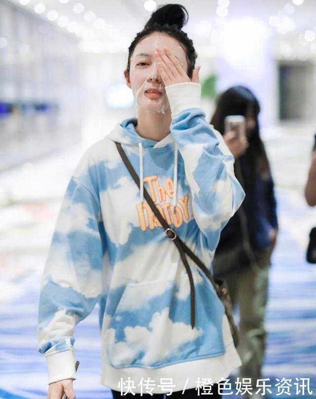 面膜|傅菁现身酒店,边走路边敷面膜,是精致女孩没错