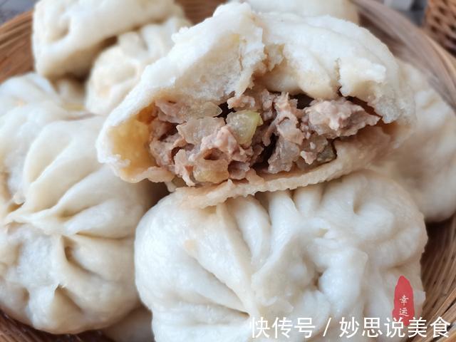 试试我这个馅料的包子，冬瓜粒粒分明，肉香味美让你食欲大开