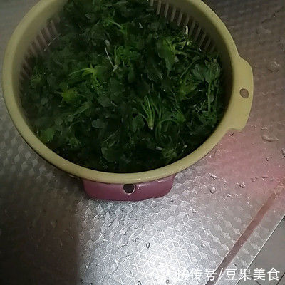 鸡胸肉|餐厅必点的鸡肉荠菜丸子，在家也能做