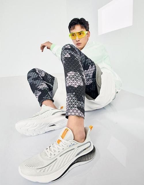 flex|国货再崛起，鸿星尔克也卖断货？最值得买的3款跑鞋，平价又好穿