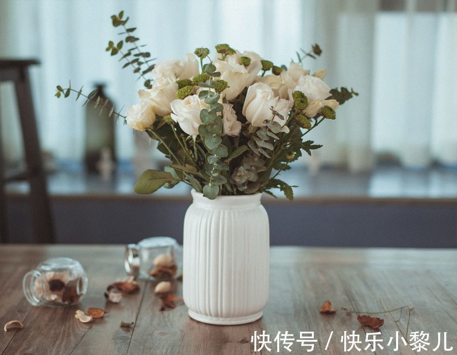 天蝎座|时间不是解药,但时间里藏着解药,这三个星座女,在失恋中重生