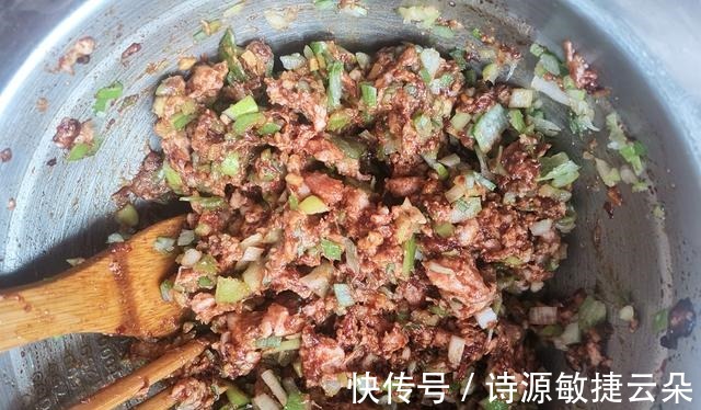 蒸包子我首选这馅润燥又杀菌,鲜香多汁特好吃,出锅连吃4个真香!