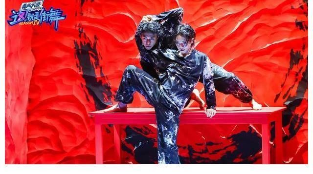 《这就是街舞》战队首秀,张艺兴韩庚惊艳,王一博布局出错输太惨