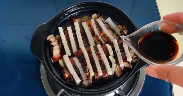 这碗香芋扣肉煲一出锅，满屋香味太馋人