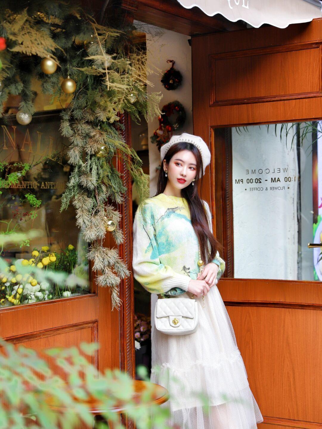 印花 百搭温柔的“印花毛衣”穿搭示范,日常简约不挑人,谁穿谁美