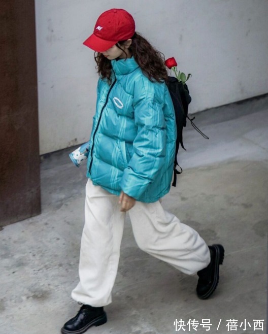 牛仔裤|“羽绒服+牛仔裤”=秋冬洋气搭配,兼具时髦和保暖,太高级了!