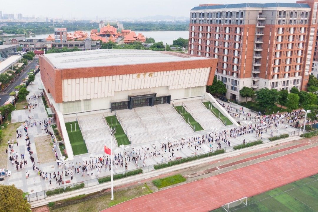 病例|一19岁大学生确诊，近2万人不得离校！