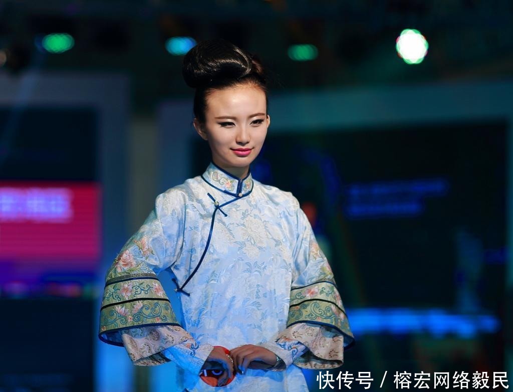 民国风景录 生命是一袭华美的袍, 上面爬满了虱子