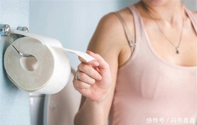 排便|上厕所排便时,如果发现大便“前硬后软”,别忽视,可能和它有关
