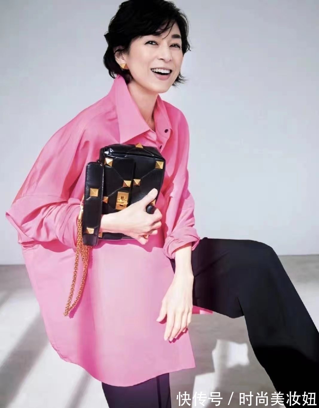 巧克力色|四五十岁的女人,可以多穿这4种“亮丽色”,优雅减龄还衬肤