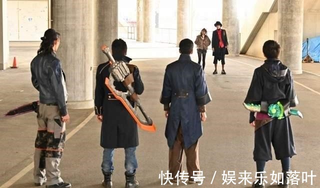 友情|假面骑士圣刃16话追加先行图 圣刃友情的小船说翻就翻了