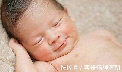 周公|宝宝睡觉的时候为什么爱偷笑,你知道宝宝在笑什么吗?