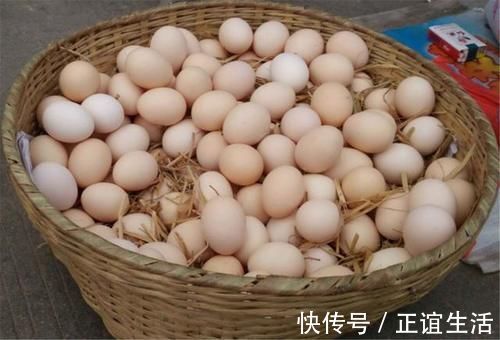 叶酸|50岁后,多补充4类维生素,强健骨骼显年轻,预防骨质疏松