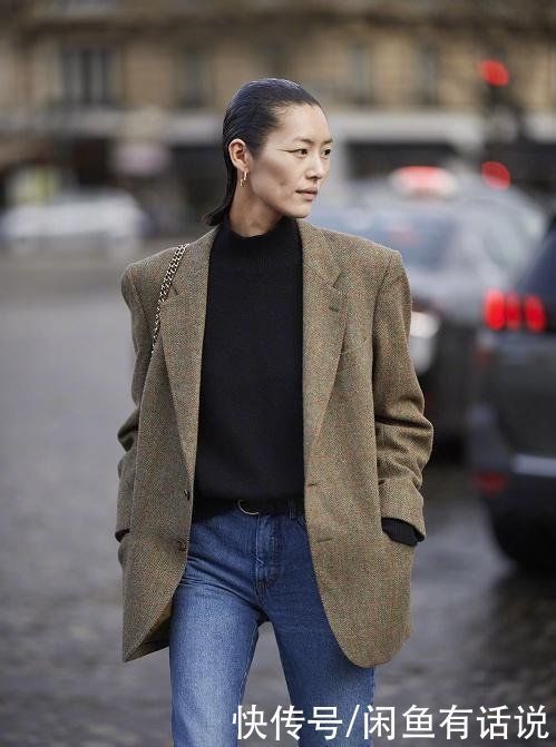 穿搭|刘雯的时尚看不懂,弄个大油头就算了还紧贴头皮,气质都改变不少
