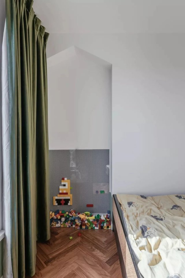 文艺复古风|98㎡文艺复古风,大胆跳色+通铺人字拼地板,感受一整屋的浪漫