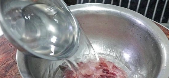 水煮肉片怎样做才好吃大厨教你小技巧，肉片滑嫩鲜香，开胃下饭