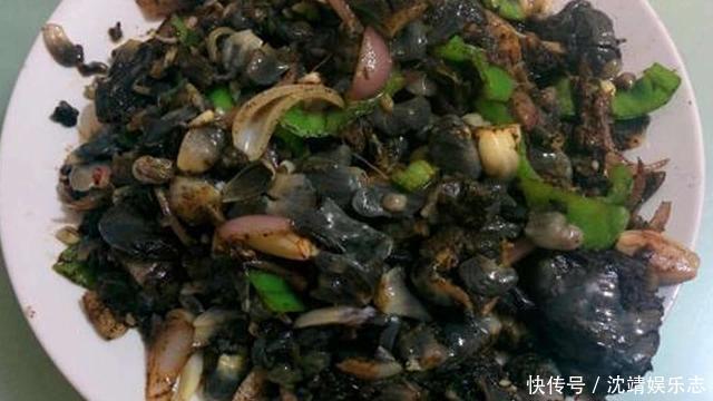 玉米树上结的黑乎乎的玉米,看到不要扔了,是天然黑松露价值高