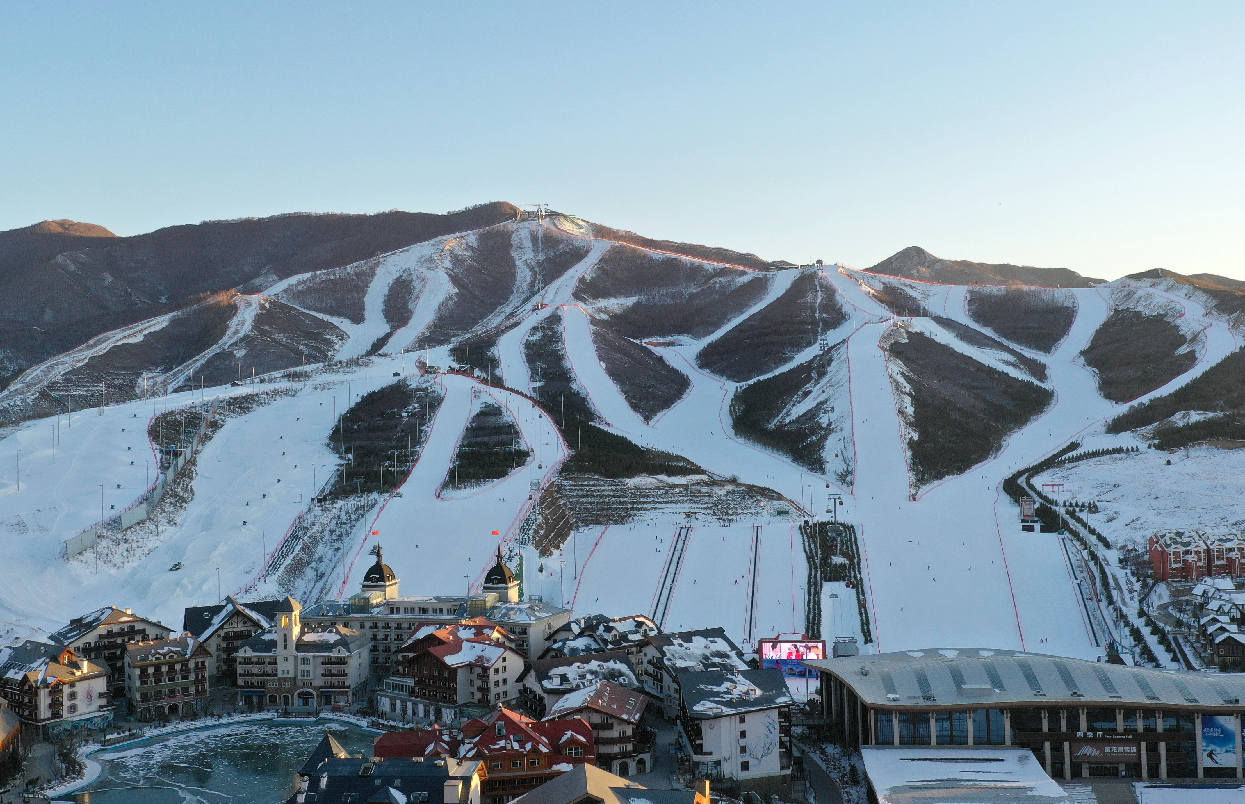 冰天雪地也是金山银山——冬奥会带火冰雪旅游经济