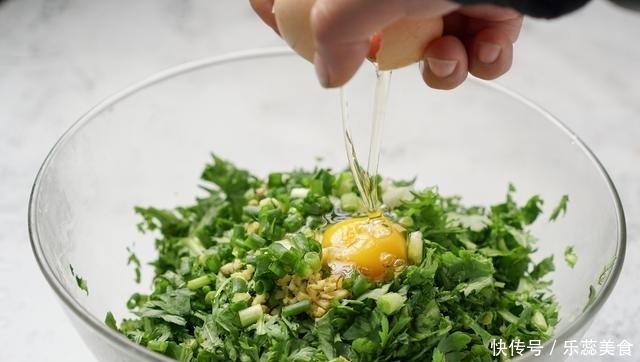 面粉|春季不能错过这种蔬菜,做成丸子蒸着吃,原汁原味,营养太棒了