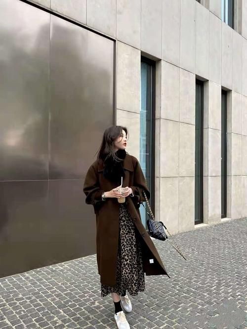 先把“羽绒服”收起来吧，今年流行这几款外套，保暖时尚还百搭