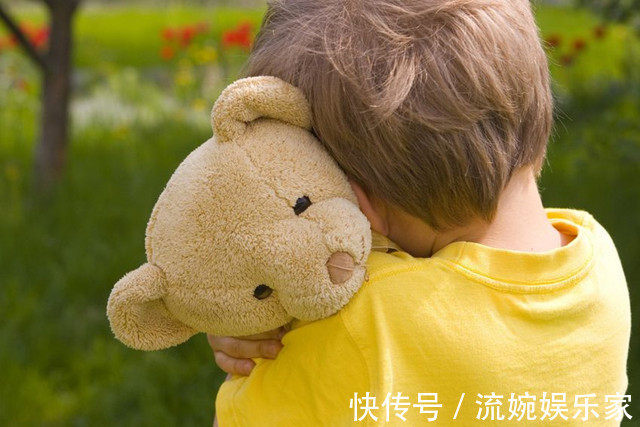 断奶|8岁男孩依然在吃母乳,断奶几次都失败告终,对孩子会有影响吗