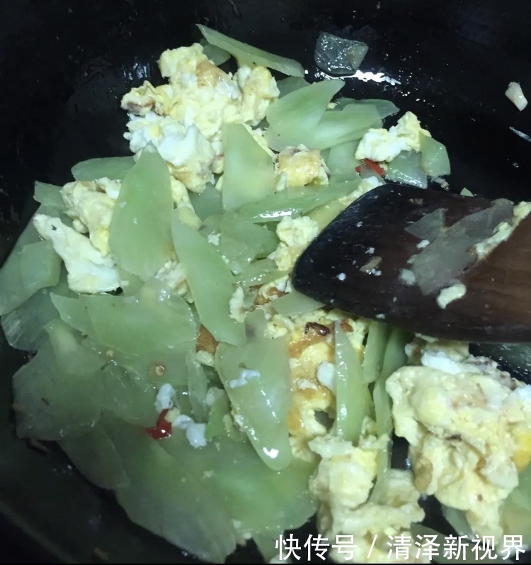 简单|莴笋炒鸡蛋,美味又简单