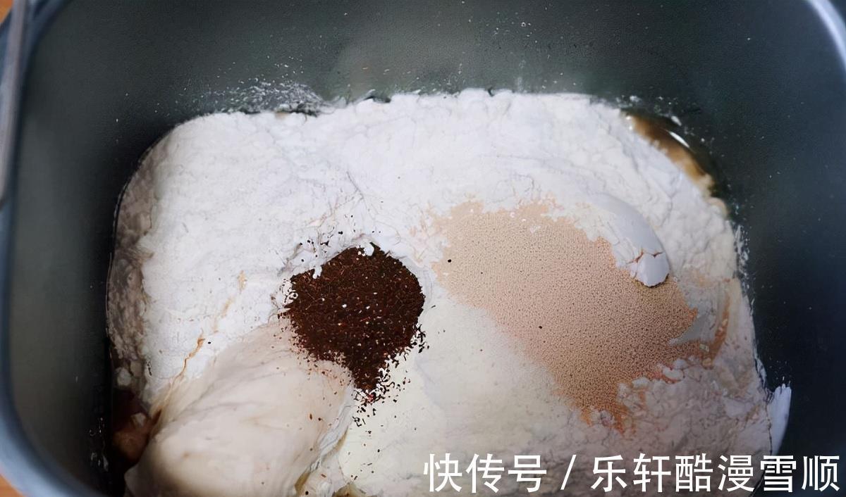 不吃后悔系列茶香浓郁的红茶奶酥，最适合闲暇时刻吃的小甜点