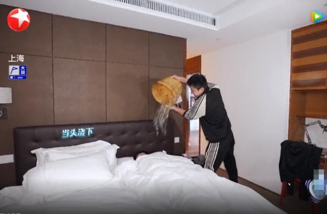 《极挑7》开播再遭吐槽,抄袭男人帮玩过的游戏,王迅最惨惹人心疼!