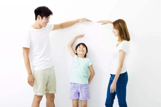 宝妈|孩子矮不矮,不是拉个同龄人对比就能判断的,其实有“标准”参照