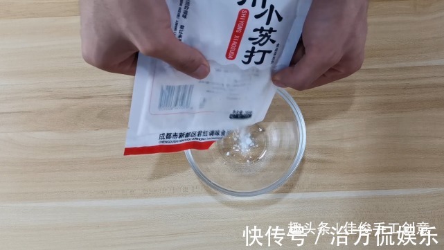 混合|蜂蜜加上小苏打混合一起用，聪明的女士都喜欢，解决很大的难题！