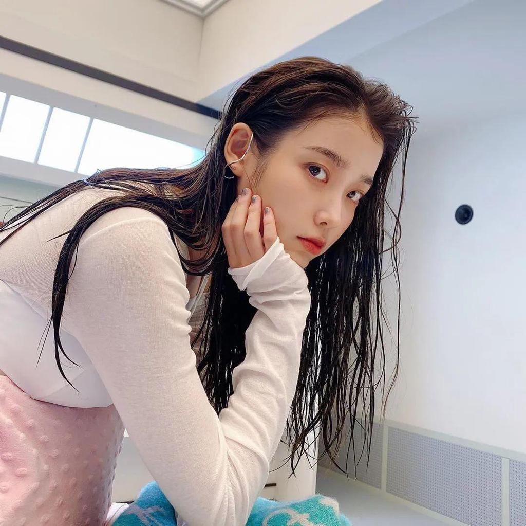 冬天头发干枯毛躁怎么办？这6个小技巧，让头发蓬松有质感