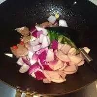 营养|洋葱和它一起炒着吃,营养丰富,口感美味!