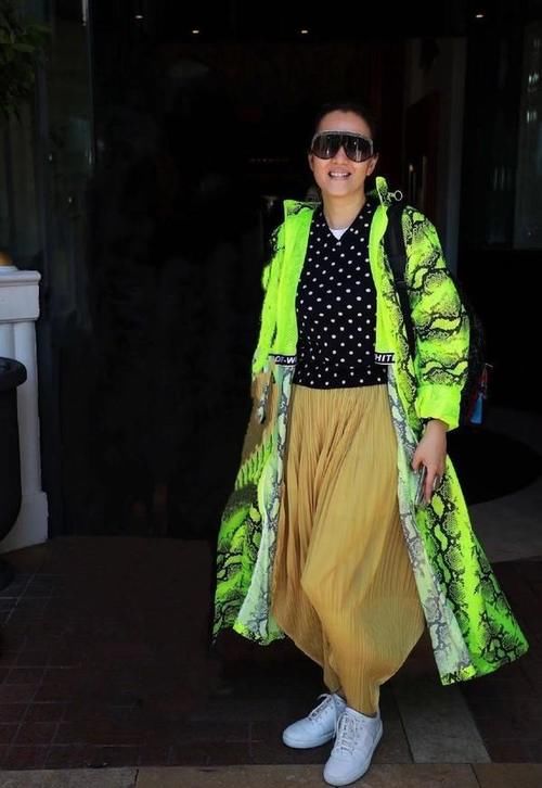 女人48岁以后，最好别穿这5种颜色，邋遢掉档次不说，还显老