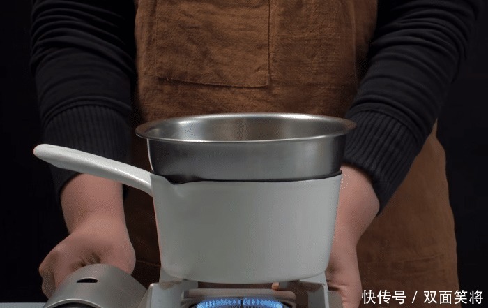 孩子|孩子爱吃的巧克力流心蛋糕,香甜味美,软嫩营养,吃了一次还想吃