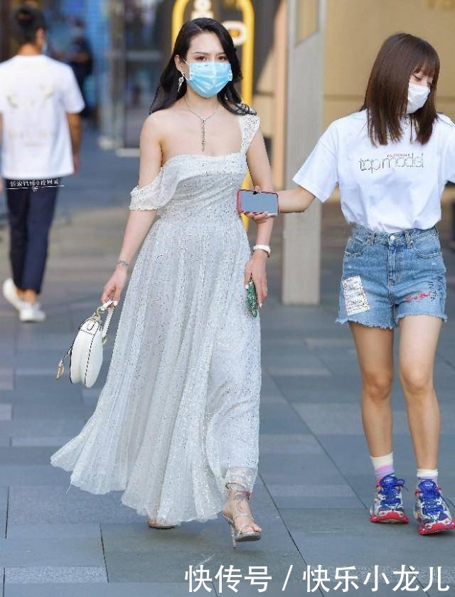 单肩|气质优雅的小姐姐,时尚穿搭单肩吊带裙,尽显迷人的身段