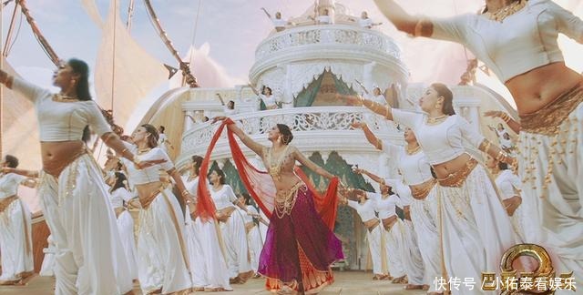 《巴霍巴利王2》教导中国电影如何拍爱情:不仅仅是脱衣解带