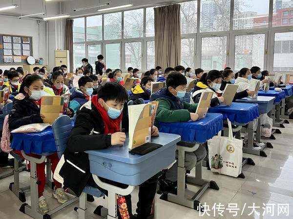 省实验小学|雪花纷飞“神兽”归笼 郑州中小学迎来正式开学第一天