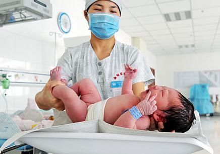 保温箱|宝宝出生斤数暗示智商高低?家长别迷信,真相是这样