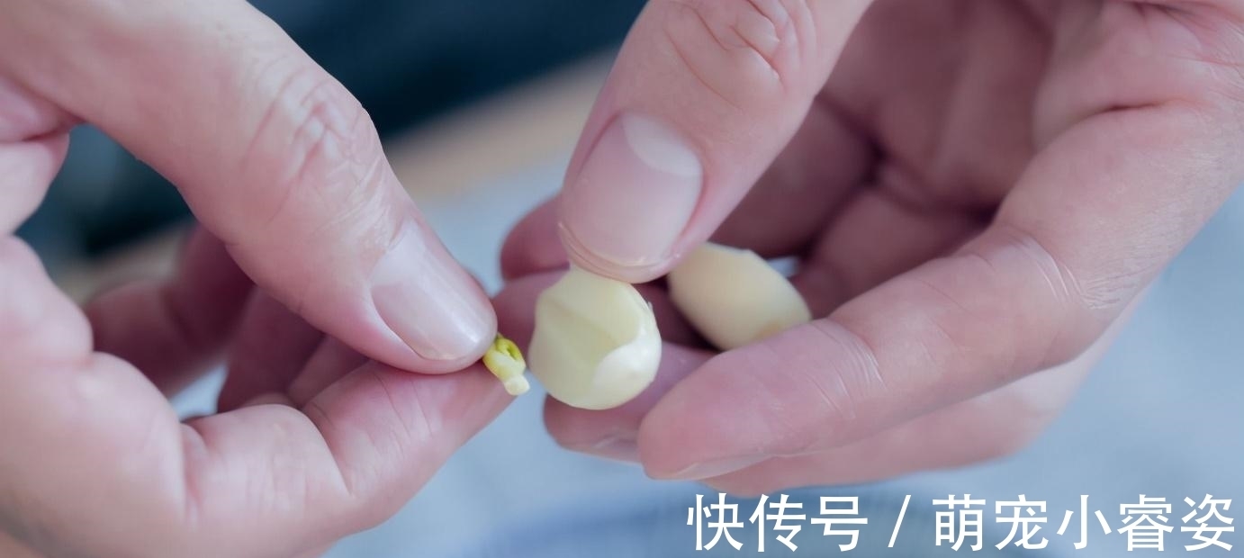 燕麦|牛奶和它是天生一对，隔3天吃一次，小脸红润水灵，像剥壳的鸡蛋