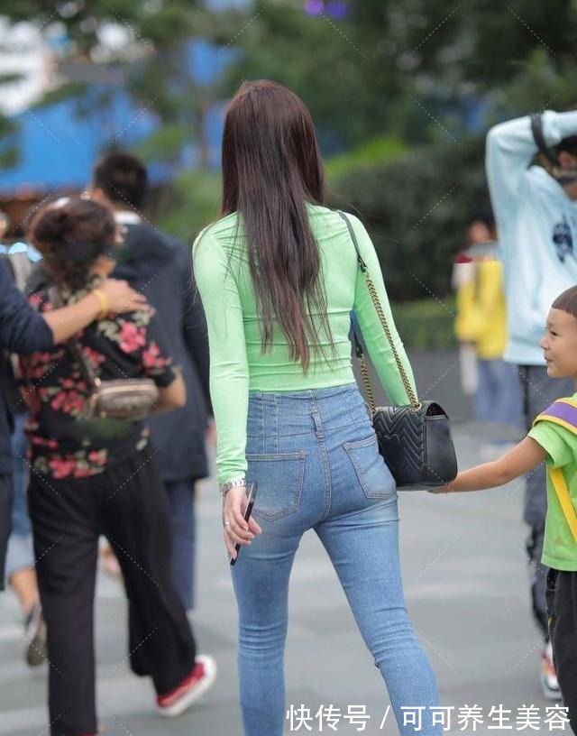长T 小清新搭配,牛仔裤+果绿色长T!