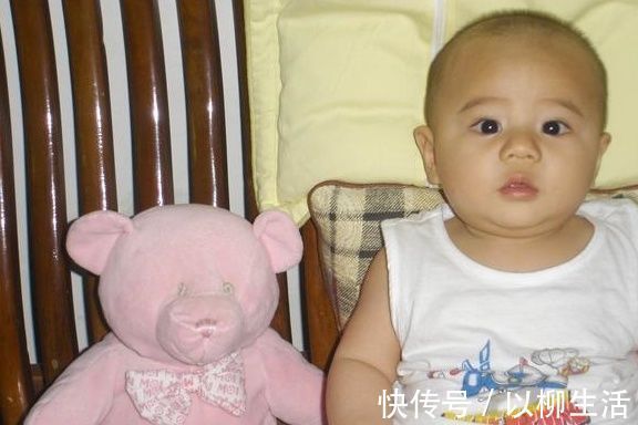 积食|医生再次强调:别再这样喂孩子,容易积食不说,还影响大脑发育!