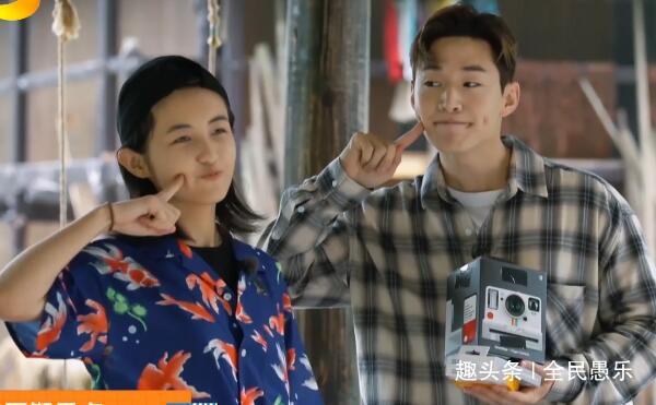 刘宪华回归给大家带礼物，透露离开蘑菇屋的原因，黄磊忍不住夸他