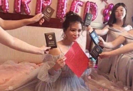 夫妻感情 “最惹不起”新娘火了,看到伴娘团手里的证书,网友纷纷心疼新郎