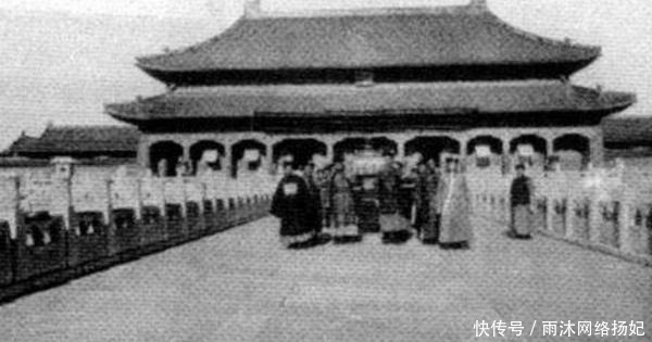 溥仪|溥仪大婚实拍, 虽然场面很喜庆, 但看起来并不是那么回事