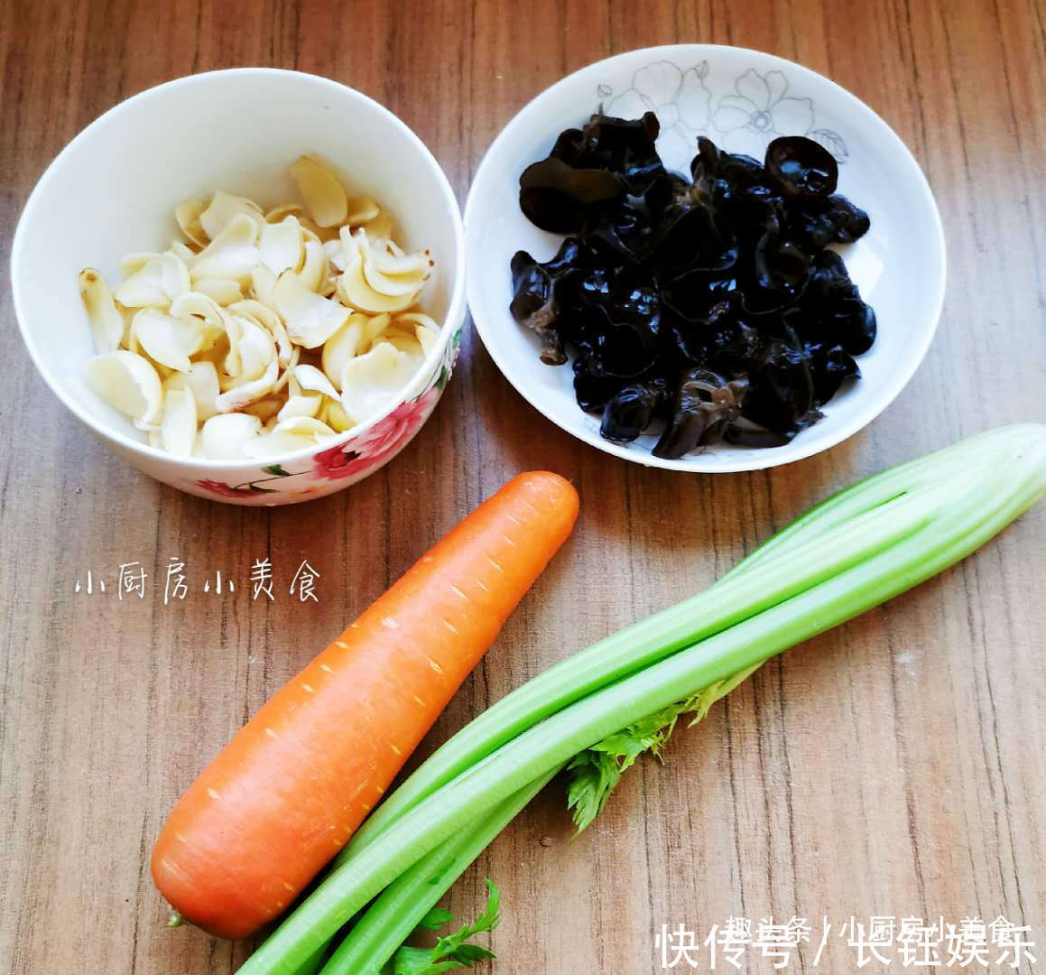 晚餐|晚餐吃素食,四种食材清炒一盘,清淡有营养,还能帮你清理肠胃